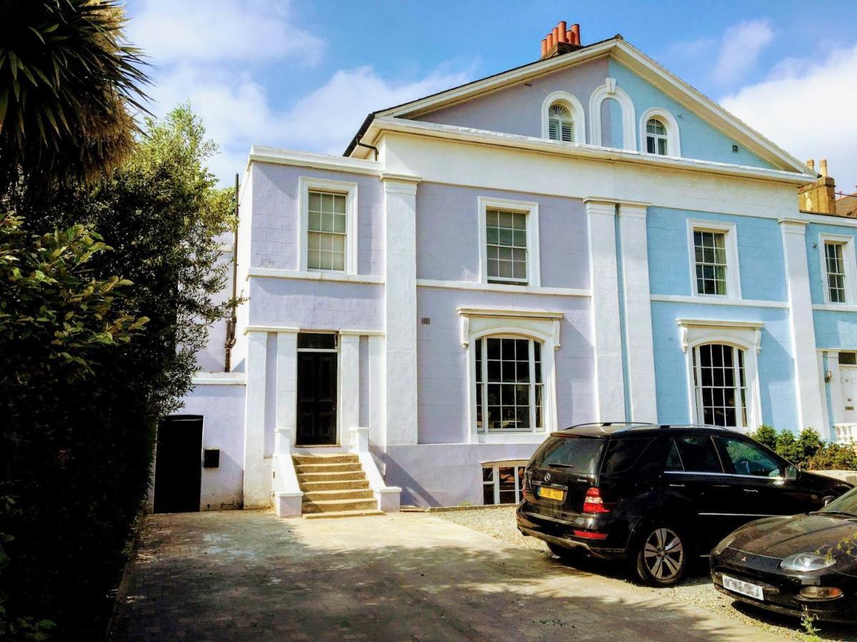 Elegant & Spacious Parkside 2-bedroom 2-bathroom Flat In Period Building On Blackheath Common - Private Entrance, Great Greenwich Location, Easy For O2 Arena And City! Appartamento *