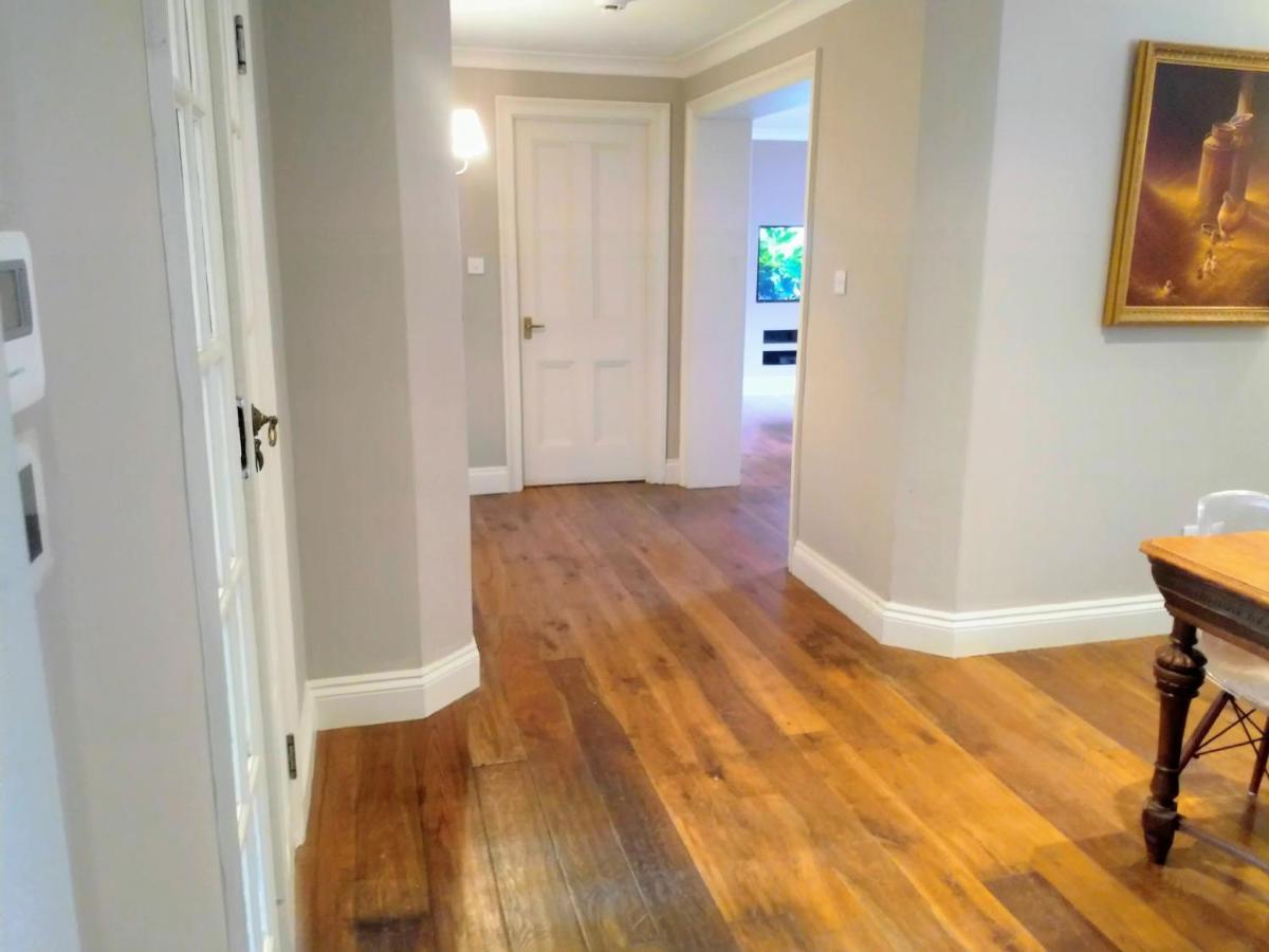 Elegant & Spacious Parkside 2-bedroom 2-bathroom Flat In Period Building On Blackheath Common - Private Entrance, Great Greenwich Location, Easy For O2 Arena And City! Londra