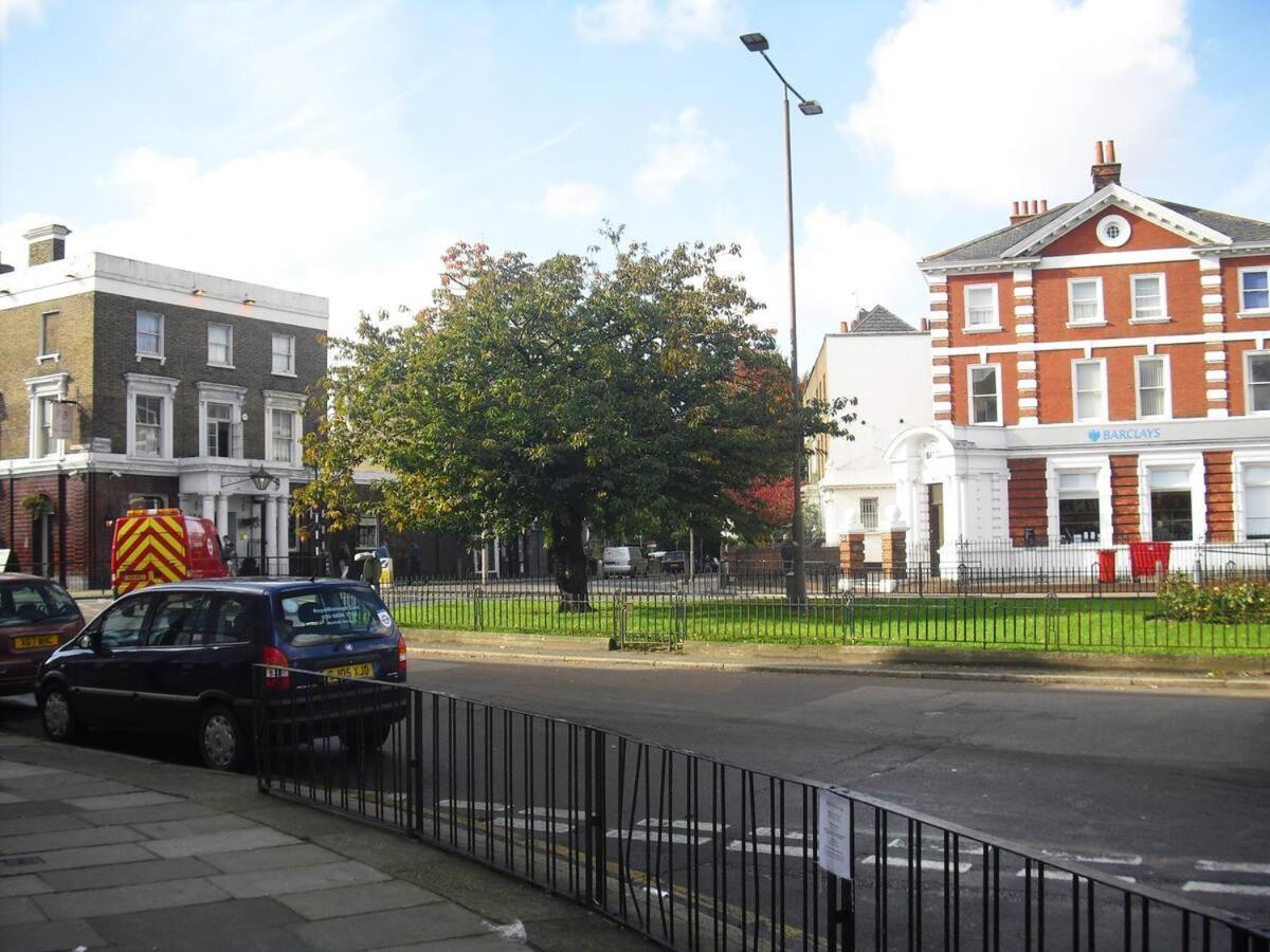 Elegant & Spacious Parkside 2-bedroom 2-bathroom Flat In Period Building On Blackheath Common - Private Entrance, Great Greenwich Location, Easy For O2 Arena And City! * Londra