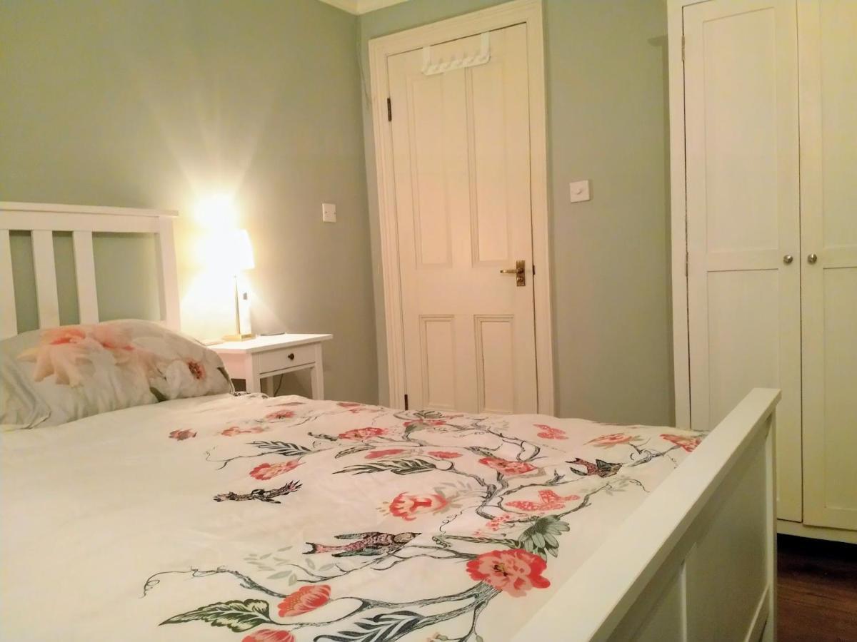Elegant & Spacious Parkside 2-bedroom 2-bathroom Flat In Period Building On Blackheath Common - Private Entrance, Great Greenwich Location, Easy For O2 Arena And City! Londra