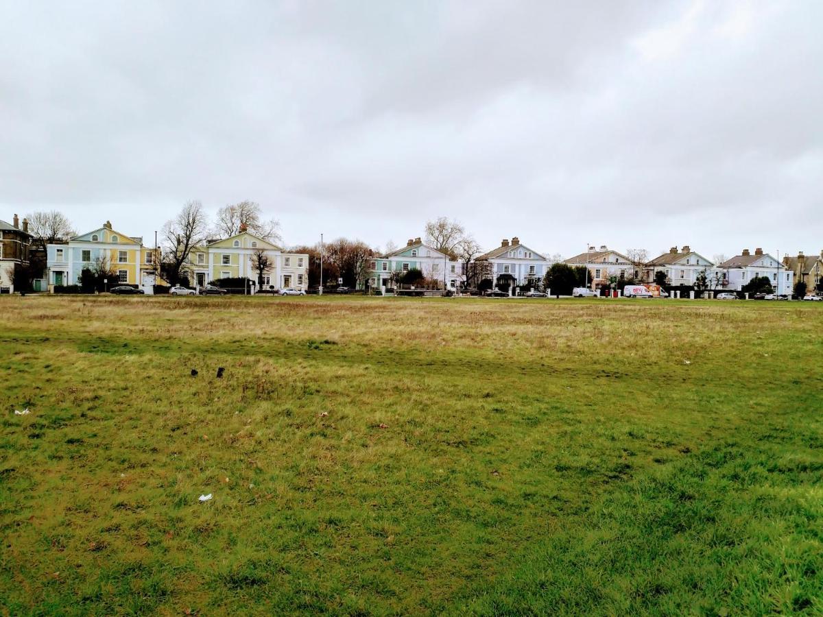 Elegant & Spacious Parkside 2-bedroom 2-bathroom Flat In Period Building On Blackheath Common - Private Entrance, Great Greenwich Location, Easy For O2 Arena And City! Appartamento *