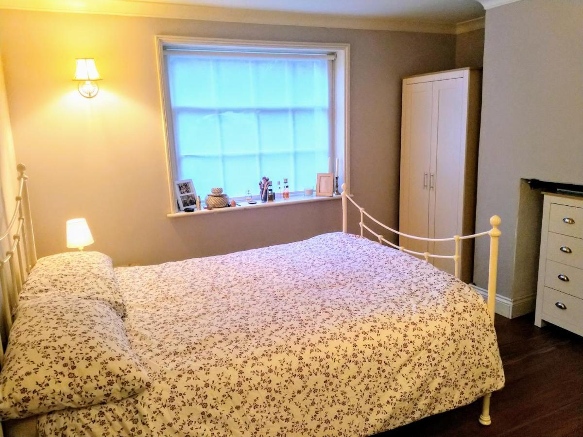 Elegant & Spacious Parkside 2-bedroom 2-bathroom Flat In Period Building On Blackheath Common - Private Entrance, Great Greenwich Location, Easy For O2 Arena And City! Appartamento